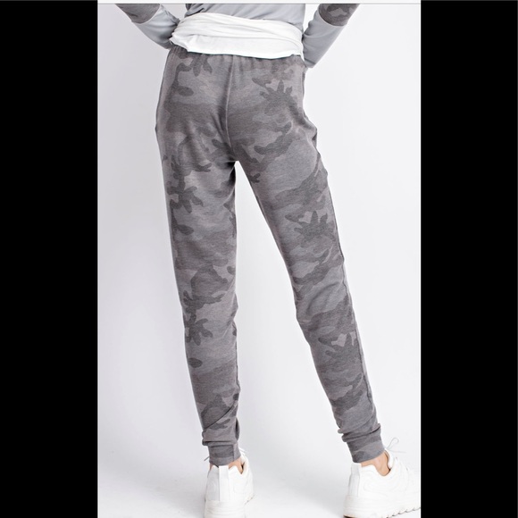 Pocketed Gray Camouflage Joggers - Picture 5 of 8